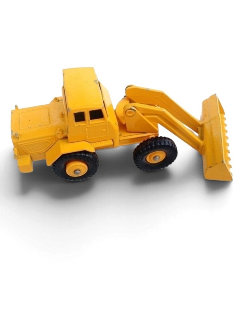 VINTAGE Caterpillar Miniature Tractor Shovel Metal Die Cast Matchbox Toy No69